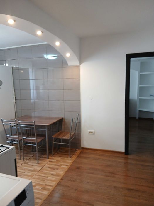 Persoană fizică închiriez apartament cu două camere