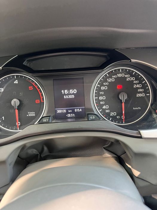 Vand audi A4 B8 2.0 TDI 143 CP an 2009 cutie automata 8+1