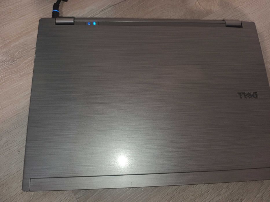 Vând 2 laptopuri Dell funcționale  necesita schimbarea bateriei.