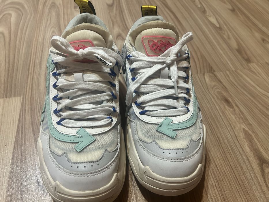 Adidasi off white odsy-1000
