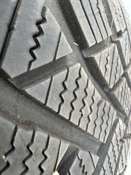 Зимни гуми  215 65 16Hankook