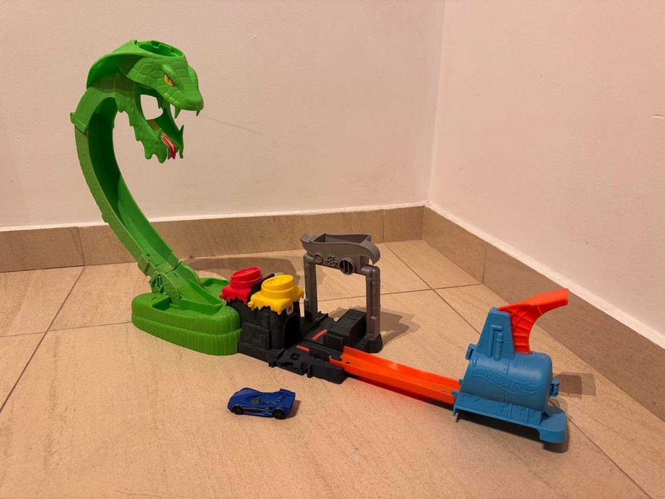 Колекция от Hot Wheels писти