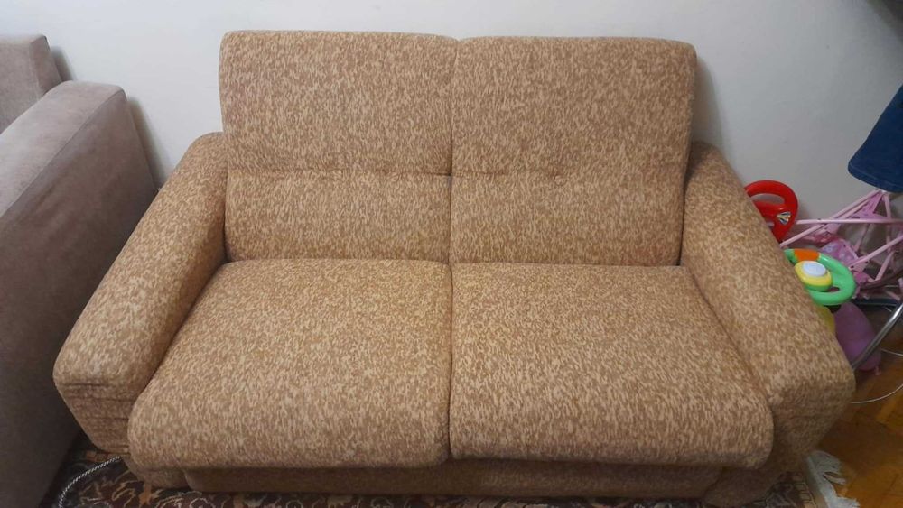 Холна гарнитура /диван тройка, диван двойка, 2 фотьойла и 2 табуретки/