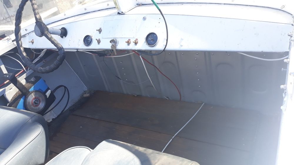 Продавам моторна лодка алуминиева