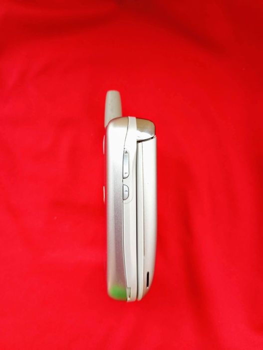 Motorola v600 ( decodat, baterie foarte buna)