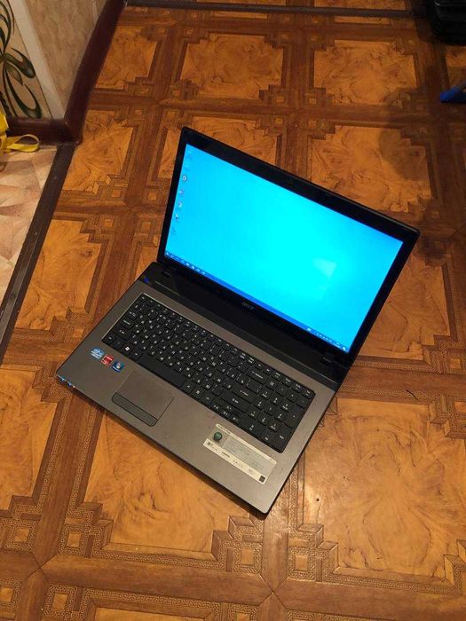 Срочно ASER intel i5 всё работает продам диагональ экрана 17,3