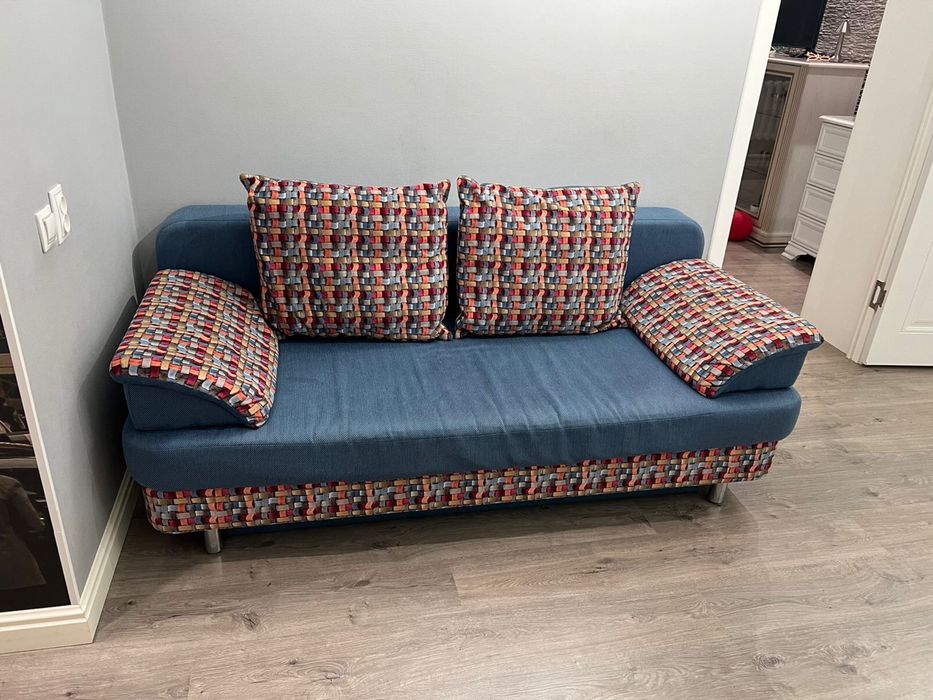 Ыңғайлы әрі стильді диван сатылады.