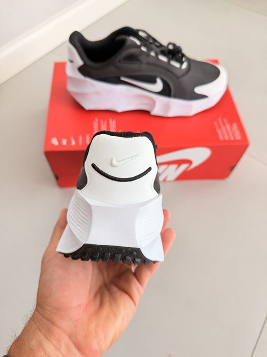 Nike Aura Edge Black White