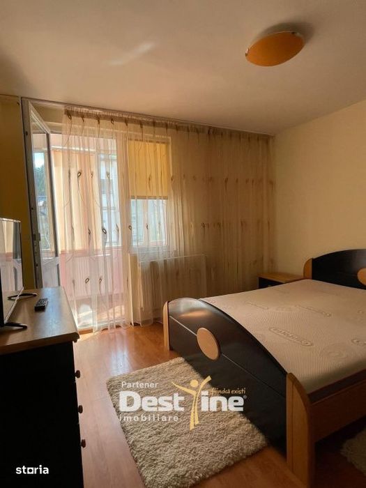 Inchiriez apartament 4 camere in zonǎ centralǎ, Piatra Neamt