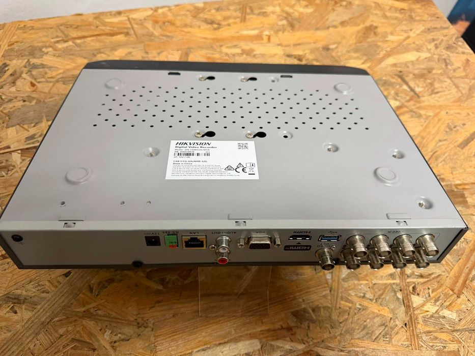 Sistem Supraveghere Video Hikvision Complet, DVR 8 Canale + 4 Camere 5MP + HDD 1TB Inclus
