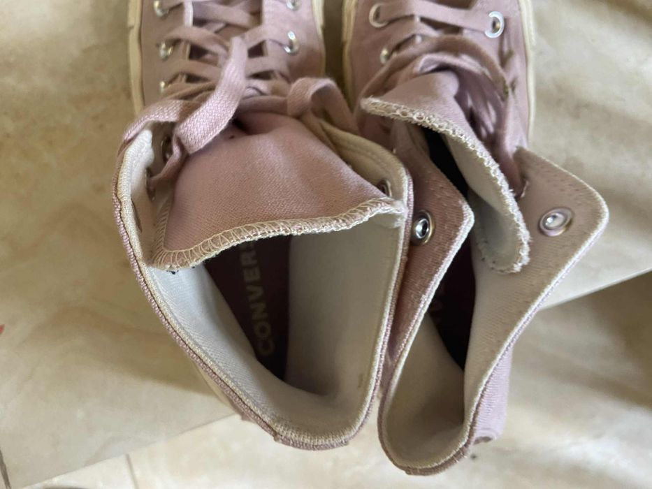 Използвани бледо лилави кецове Converse All Star. Номер 39