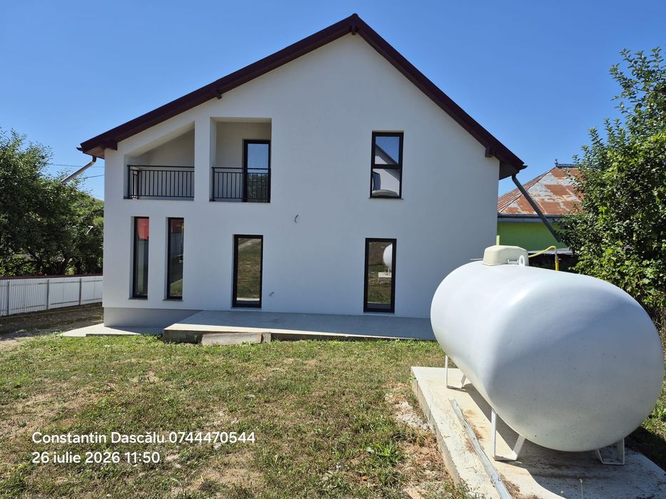 Vând casă P+M în Hudum BOTOSANI, lângă peco Cristal, cu acces privat de pe drumul principal.