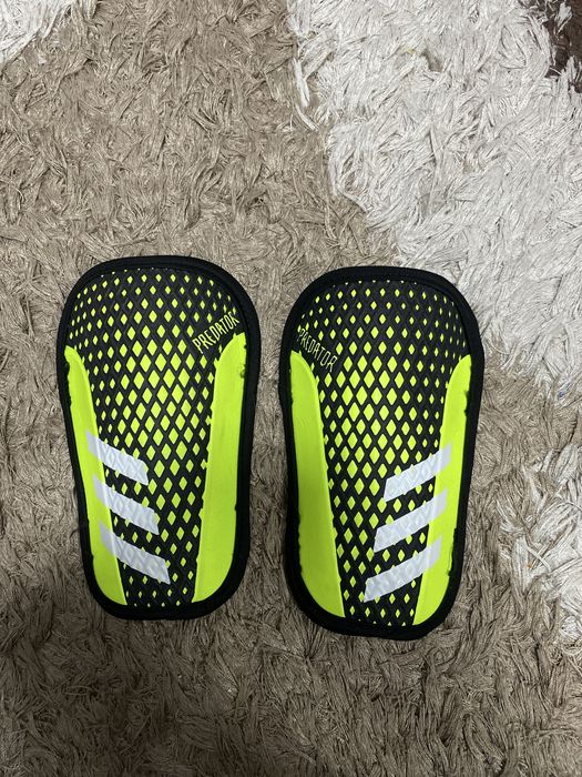 Щиток футбольный