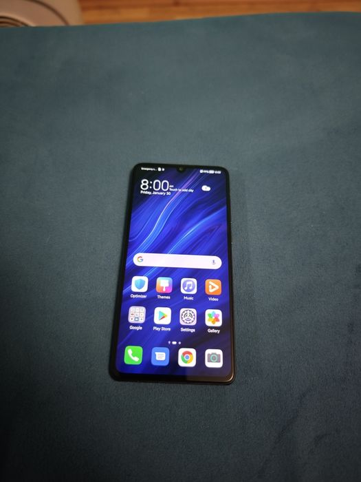 Продавам Huawei p30