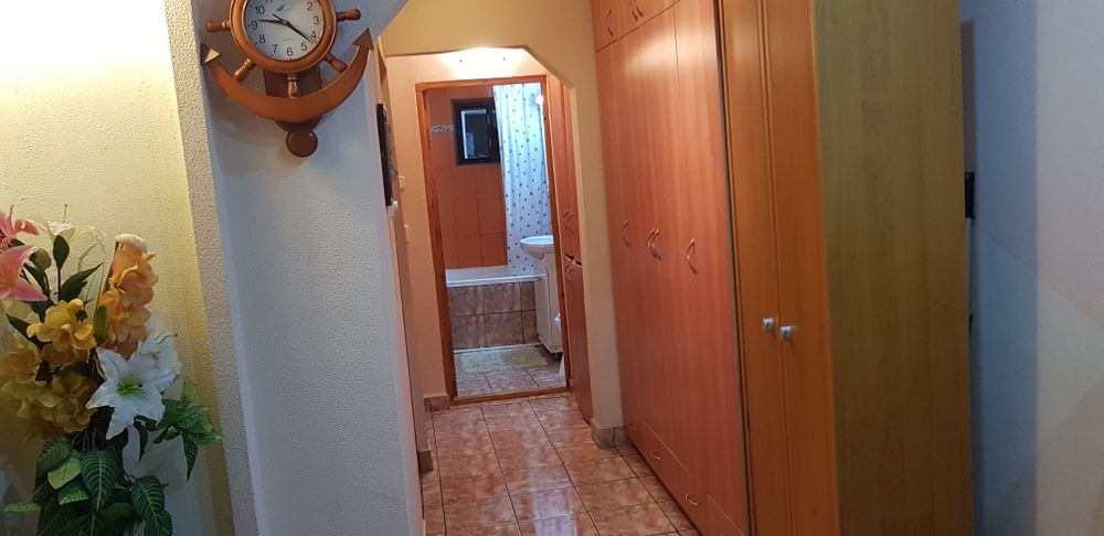 Inchiriez apartament 3 camere