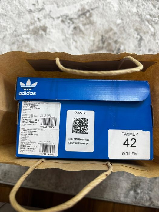 Продам новый Adidas кроссовки