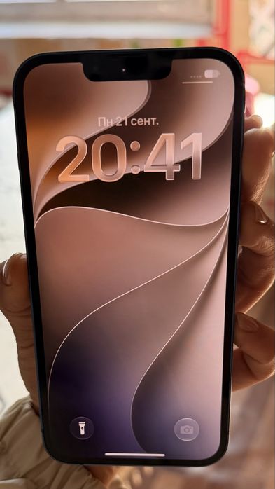 Продаю Iphone 13