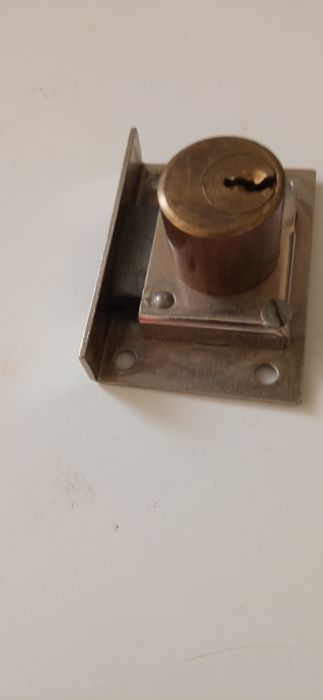 Нови бравички за шкаф