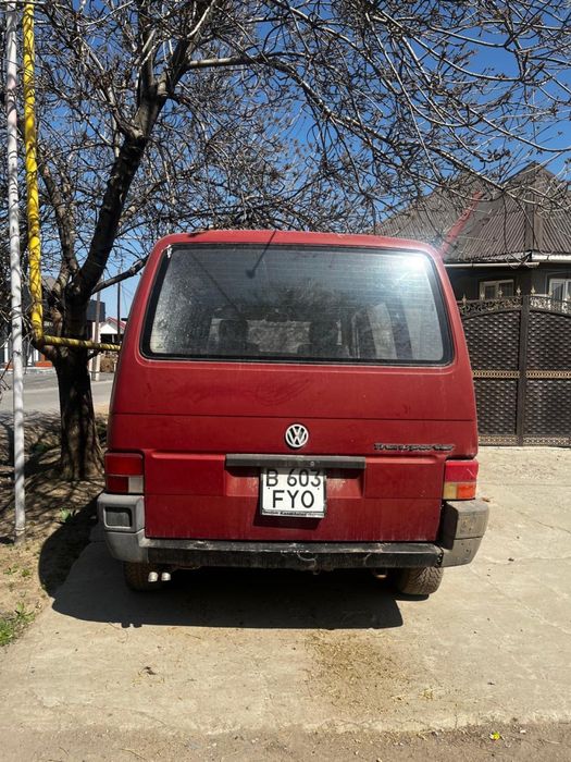 Машина Volkswagen Transporter 1993