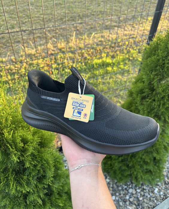 Papuci Skechers 43 Noi.