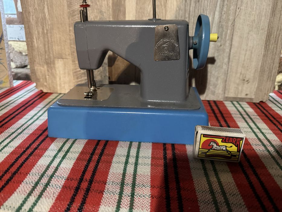 Детска шевна машина от СССР