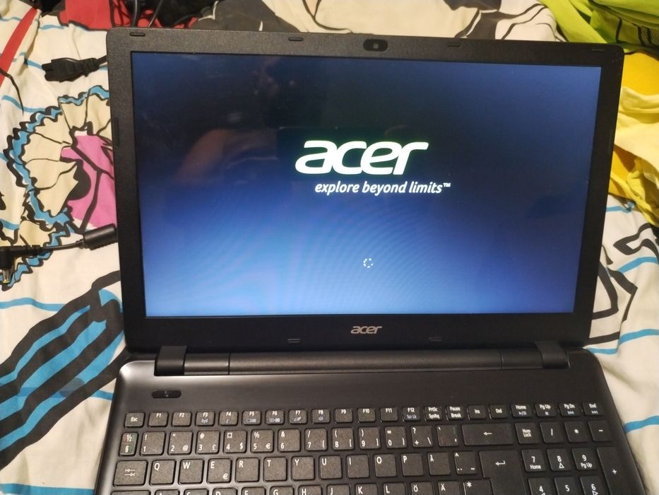 Laptop Acer Aspire E5-521G