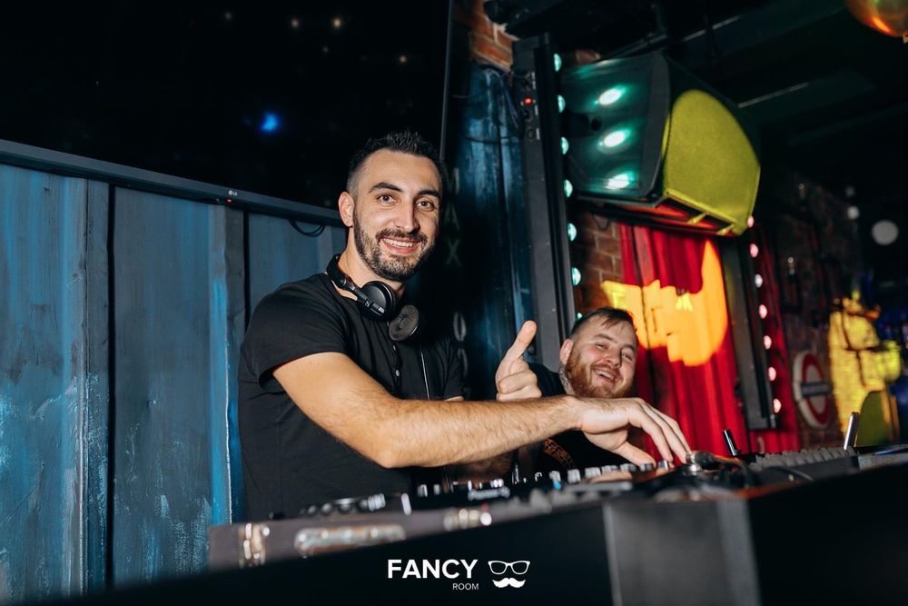 DJ pentru Nunți, Botezuri și Evenimente Private | Sunet & Lumini