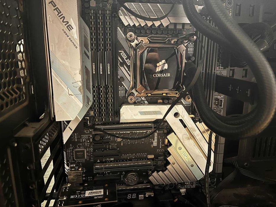 Kit i9 9820x, Asus prime x299, 24GB Corsair DDR4 3600mhz, Cooler AIO Corsair Hydro H60, carcasa thermaltake