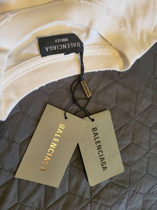 Оригиналта тениска Balenciaga