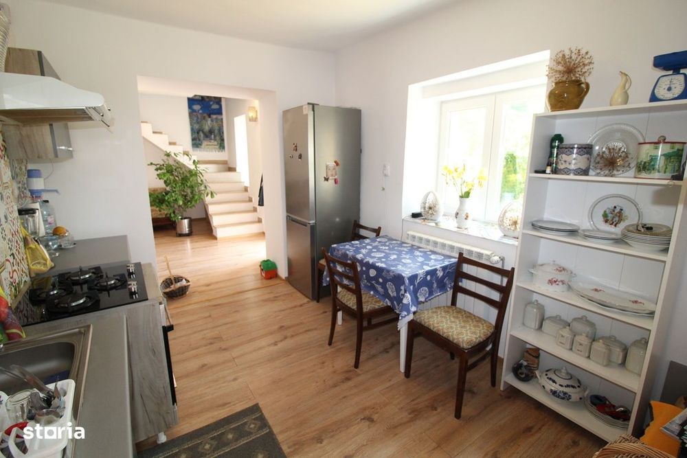 Vând casă P+E în Hunedoara, zona Chizid, teren 713mp, f.s. 17m