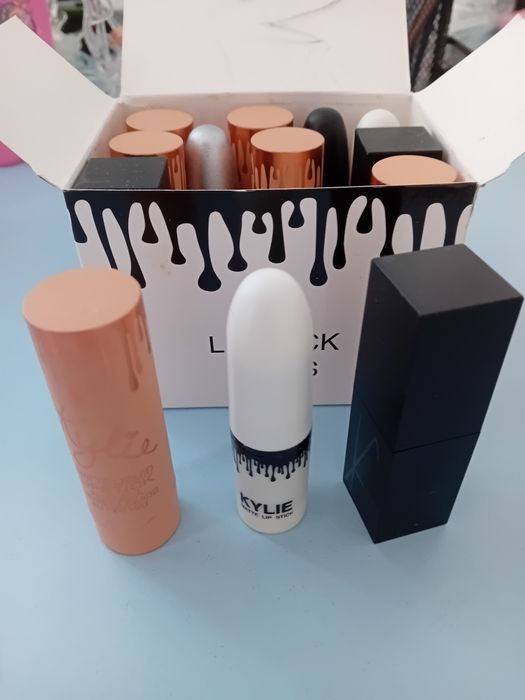 Set rujuri Kylie si Nars