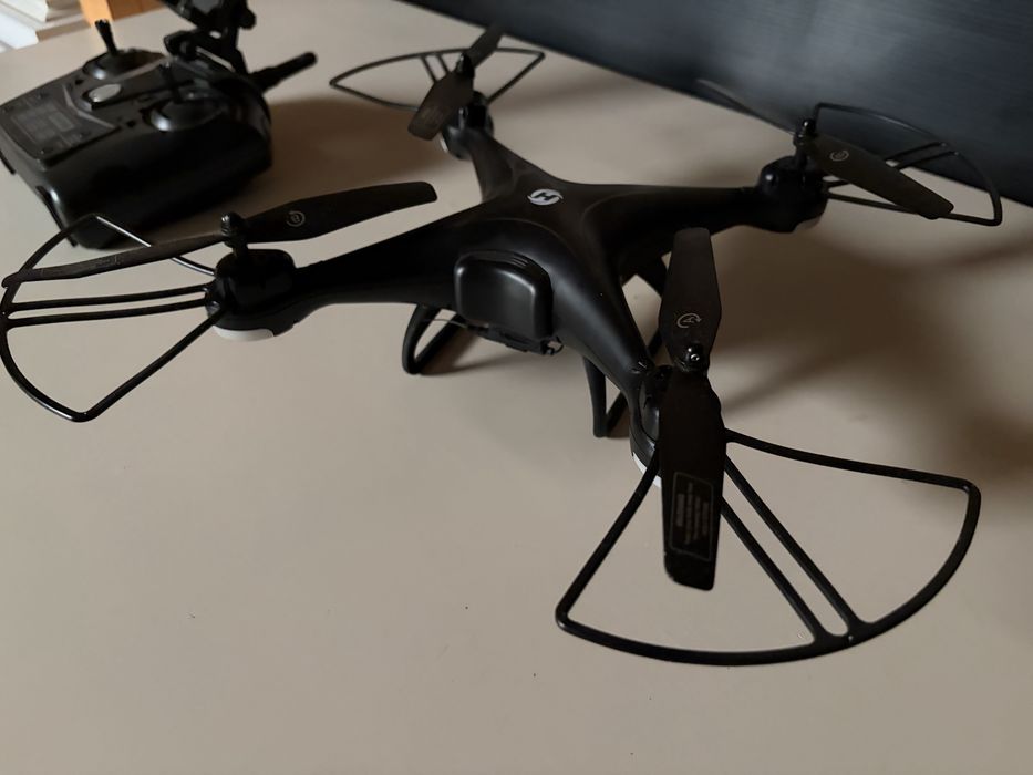 Dronă Holy Stone HS110D – Cameră Full HD 1080P