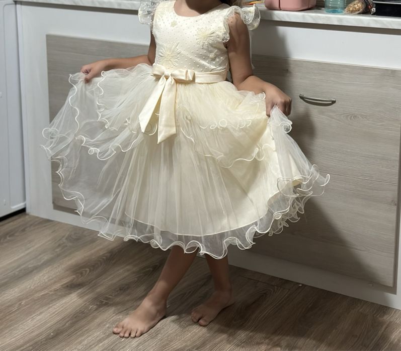 Детски рокли за поводи