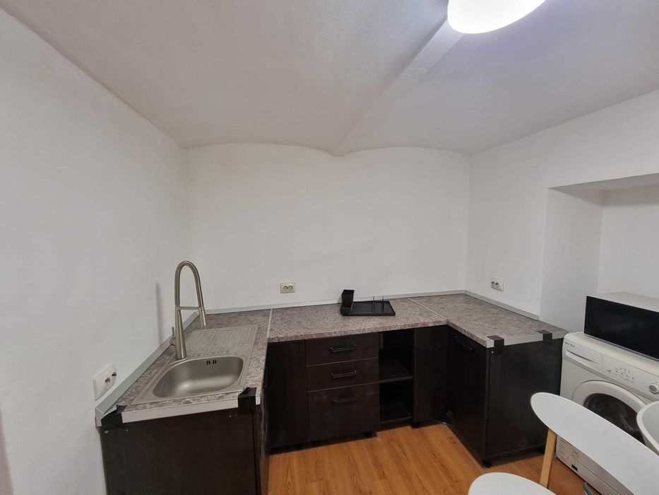 Inchiriez Apartament 3 camere in centrul Brasovului, utilitati incluse