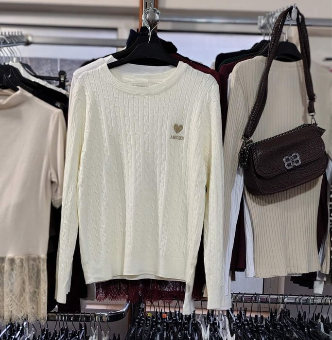 Дамски Чисто нови блузи на идеална цена ,при интерес пишете на лично