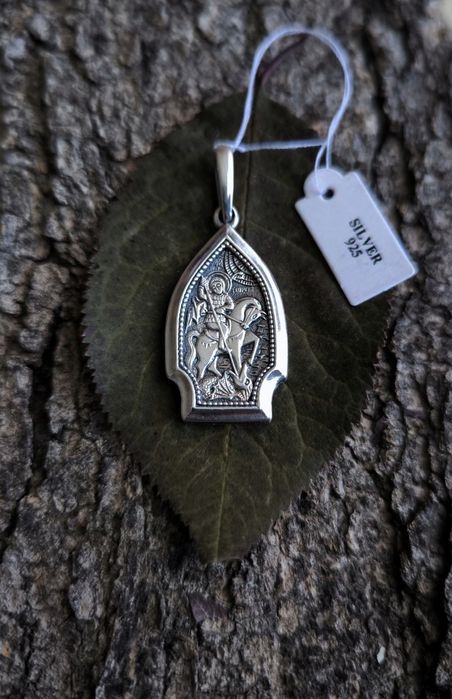 Сребърни кръстове и  медальони