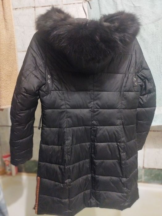 Продам пуховик на девочку - подростка