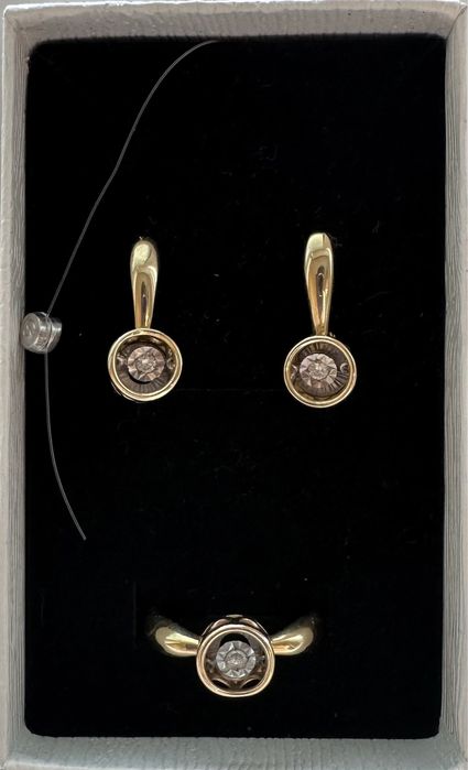 Золотой комплект с бриллиантом