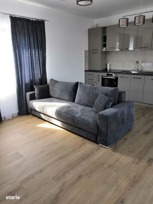 Casă  cu două apartamente și spațiu comercial,parter,etaj,etaj retras