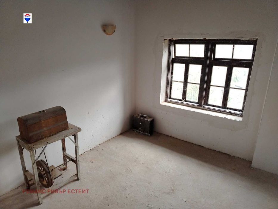 Селска къща за продажба в с. Червен, обл. Русе