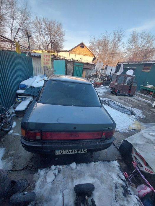 Мазда 323 на ходу