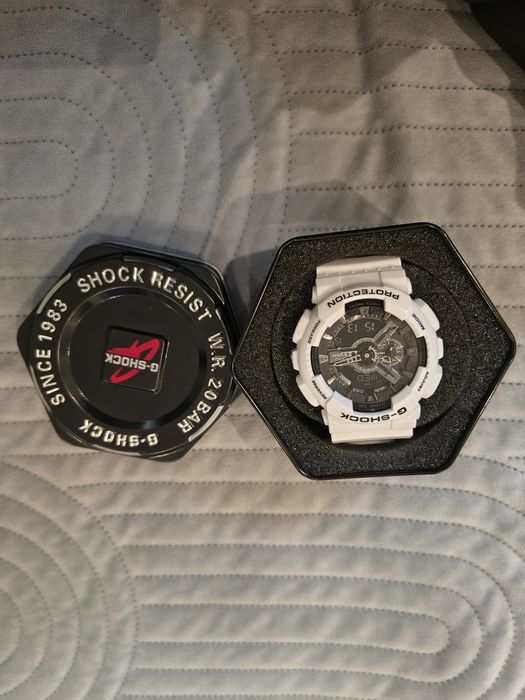 Vând ceas G-shock alb