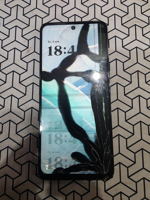 6 телефонов. 2 работающих