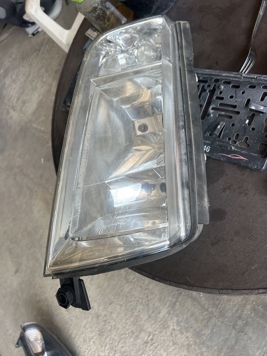 Ляв фар Волво камион