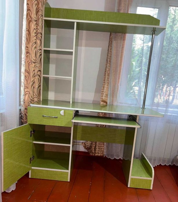 Шкаф, парта и кровать