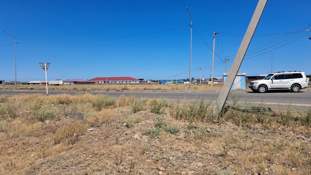 Продам участок на озере  Алакол