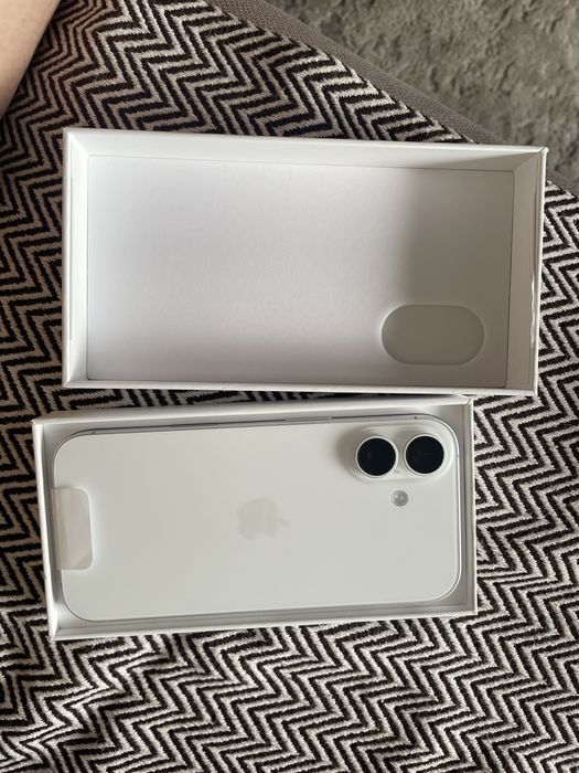 Iphone 17, 256гб, белый. Новый