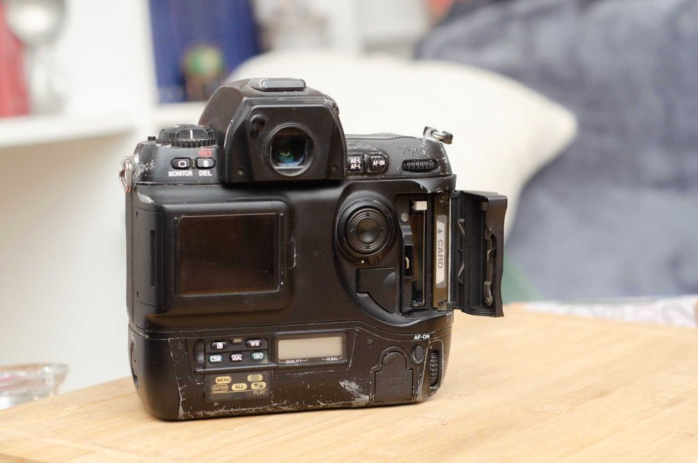 Nikon D1, primul dslr Nikon, netestat