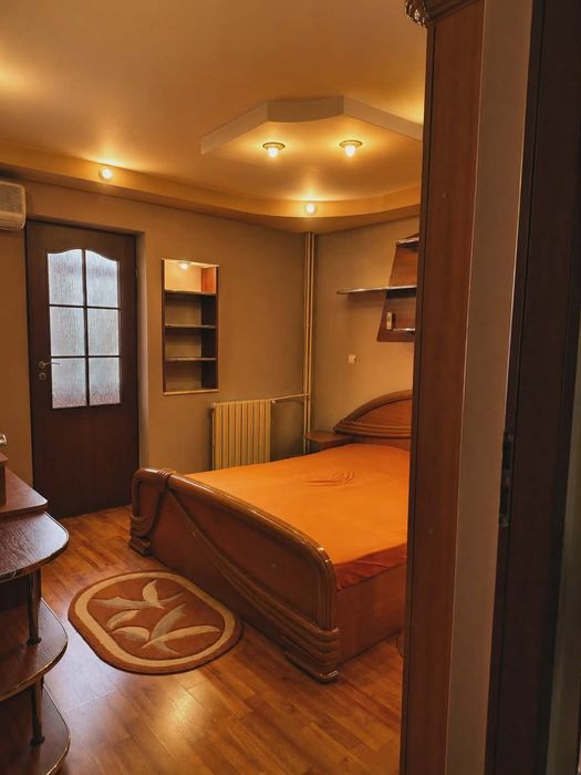 Vând apartament în Drobeta-Turnu-Severin central decomandat et 2 parcare 2 camere zona Linzz Babeș
