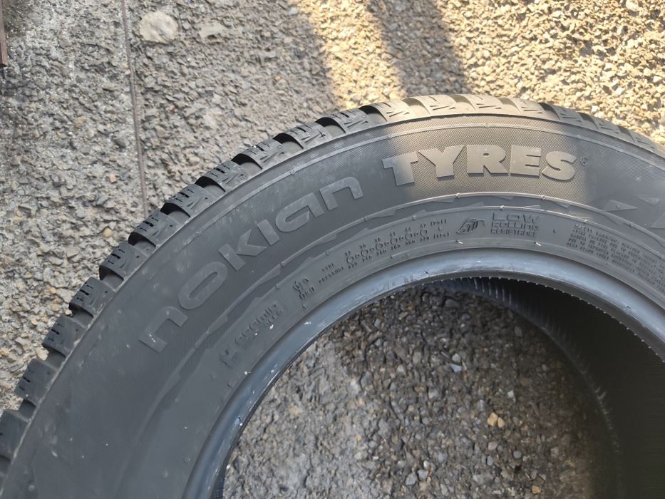 215/65/16" 2бр Nokian snowproof 2 suv, dot4022,7mm